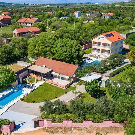 My Dalmatia - Momo's Paradise With 2 Infinity Pools & 7 Bedrooms Holiday home Kakma