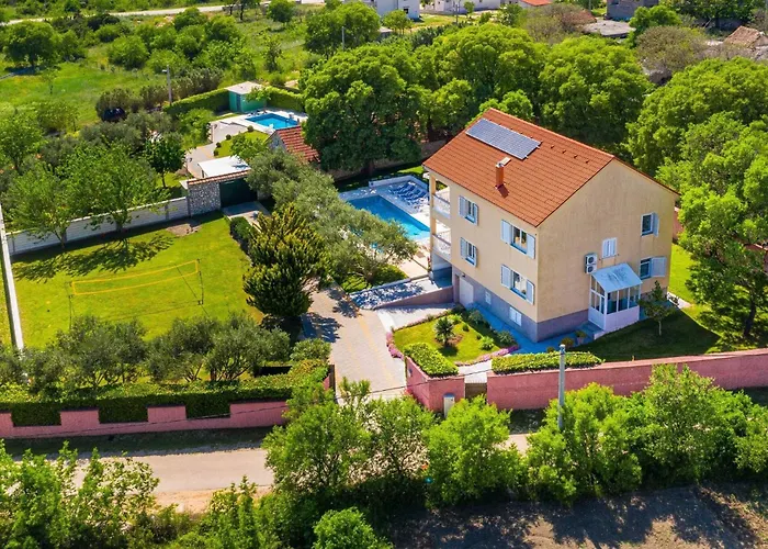 Дом отдыха My Dalmatia - Momo's Paradise With 2 Infinity Pools & 7 Bedrooms Kakma
