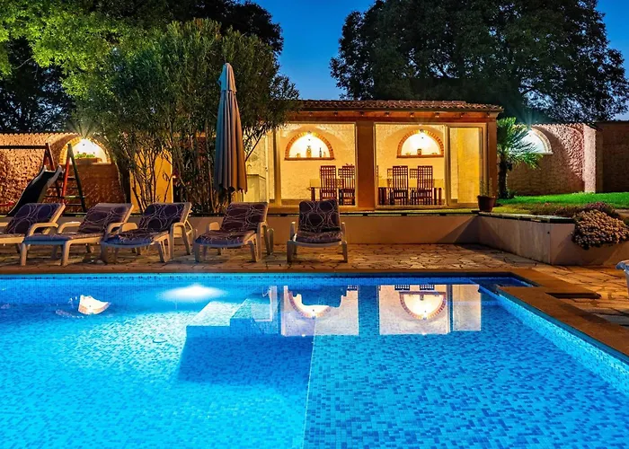 Дом отдыха My Dalmatia - Momo's Paradise With 2 Infinity Pools & 7 Bedrooms Kakma