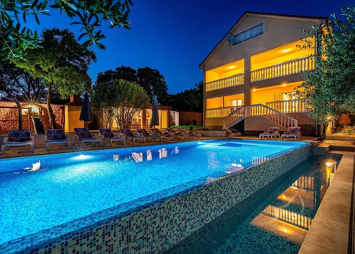 My Dalmatia - Momo's Paradise With 2 Infinity Pools & 7 Bedrooms Дом отдыха Kakma