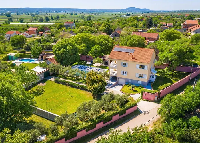 Дом отдыха My Dalmatia - Momo's Paradise With 2 Infinity Pools & 7 Bedrooms