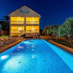 Ferienhaus My Dalmatia - Momo's Paradise With 2 Infinity Pools & 7 Bedrooms Kakma