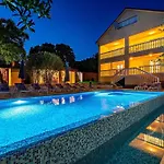 My Dalmatia - Momo's Paradise With 2 Infinity Pools & 7 Bedrooms Ferienhaus Kakma