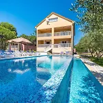 My Dalmatia - Momo's Paradise With 2 Infinity Pools & 7 Bedrooms Ferienhaus *
